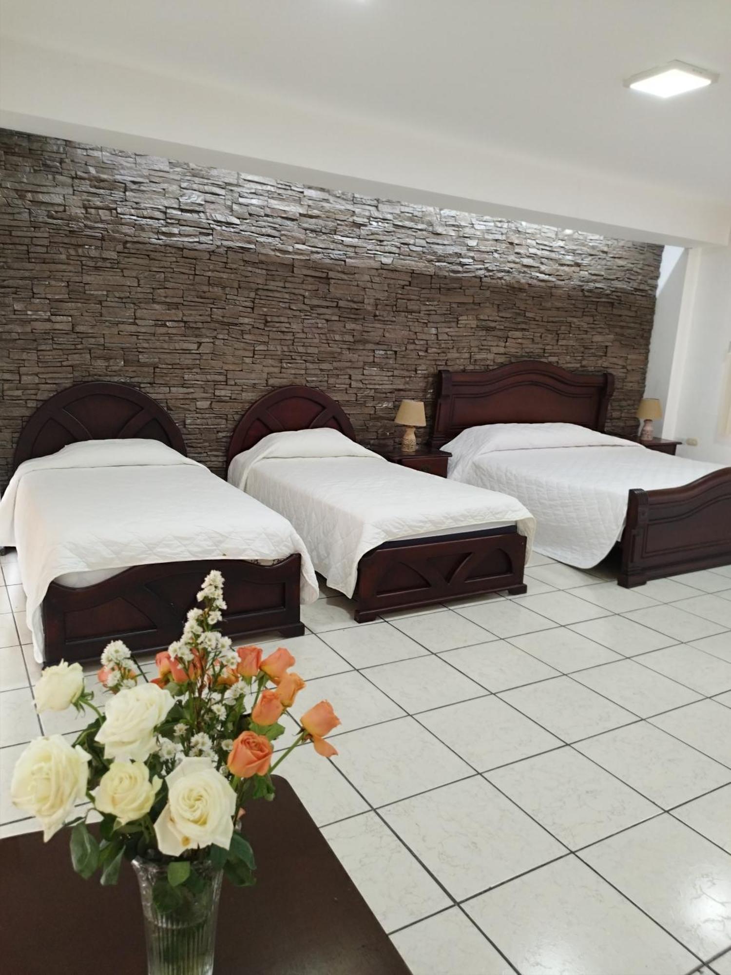סנטו דומינגו דה לוס קולורדוס Hotel Puerta Del Sol מראה חיצוני תמונה