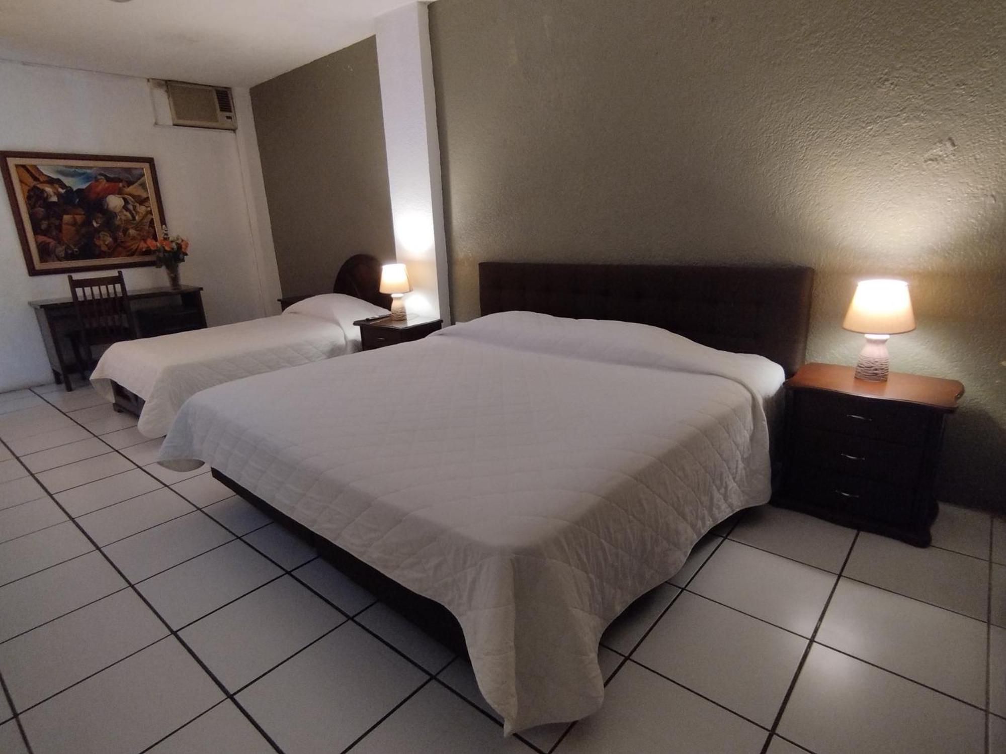 סנטו דומינגו דה לוס קולורדוס Hotel Puerta Del Sol מראה חיצוני תמונה